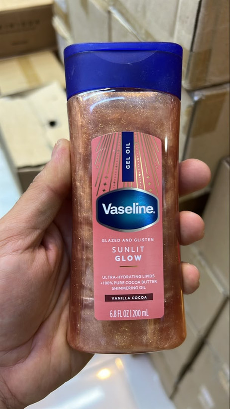 روغن ژلی وازلین Golden Hour Glow حجم 200 میل | روغن بدن شایندار وانیل و کاکائو